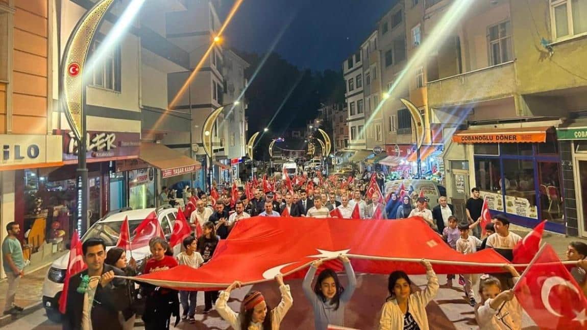 İlçemizde 15 Temmuz Şehitleri Anma, Demokrasi ve Milli Birlik Günü Programı Düzenlendi