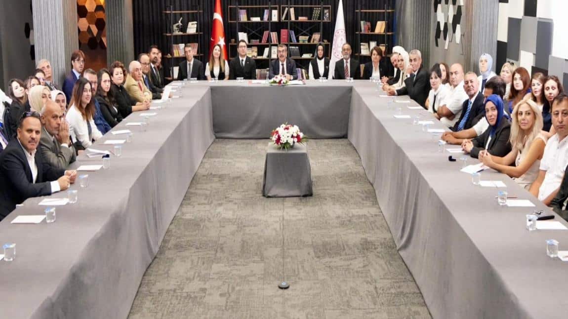 2025-2026 Eğitim Öğretim Yılı Eylül Dönemi Mesleki Çalışma Programı'nın Başlaması Dolayısıyla Milli Eğitim Bakanı Sayın Yusuf TEKİN Canlı Yayınla Öğretmenlere Hitap Etti